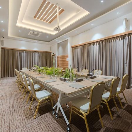 Samann Host Hotel Hulhumale Bagian luar foto