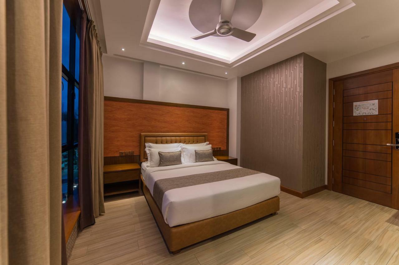 Samann Host Hotel Hulhumale Bagian luar foto