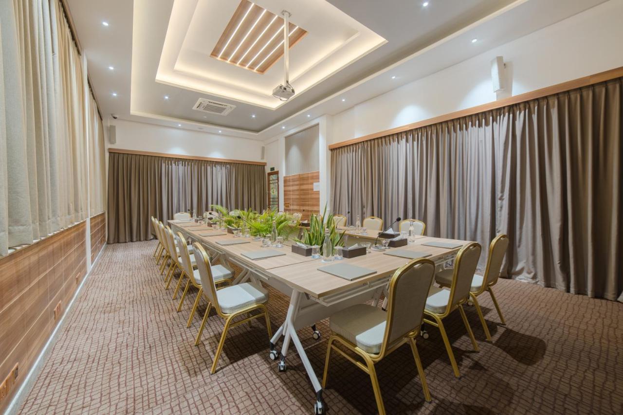 Samann Host Hotel Hulhumale Bagian luar foto