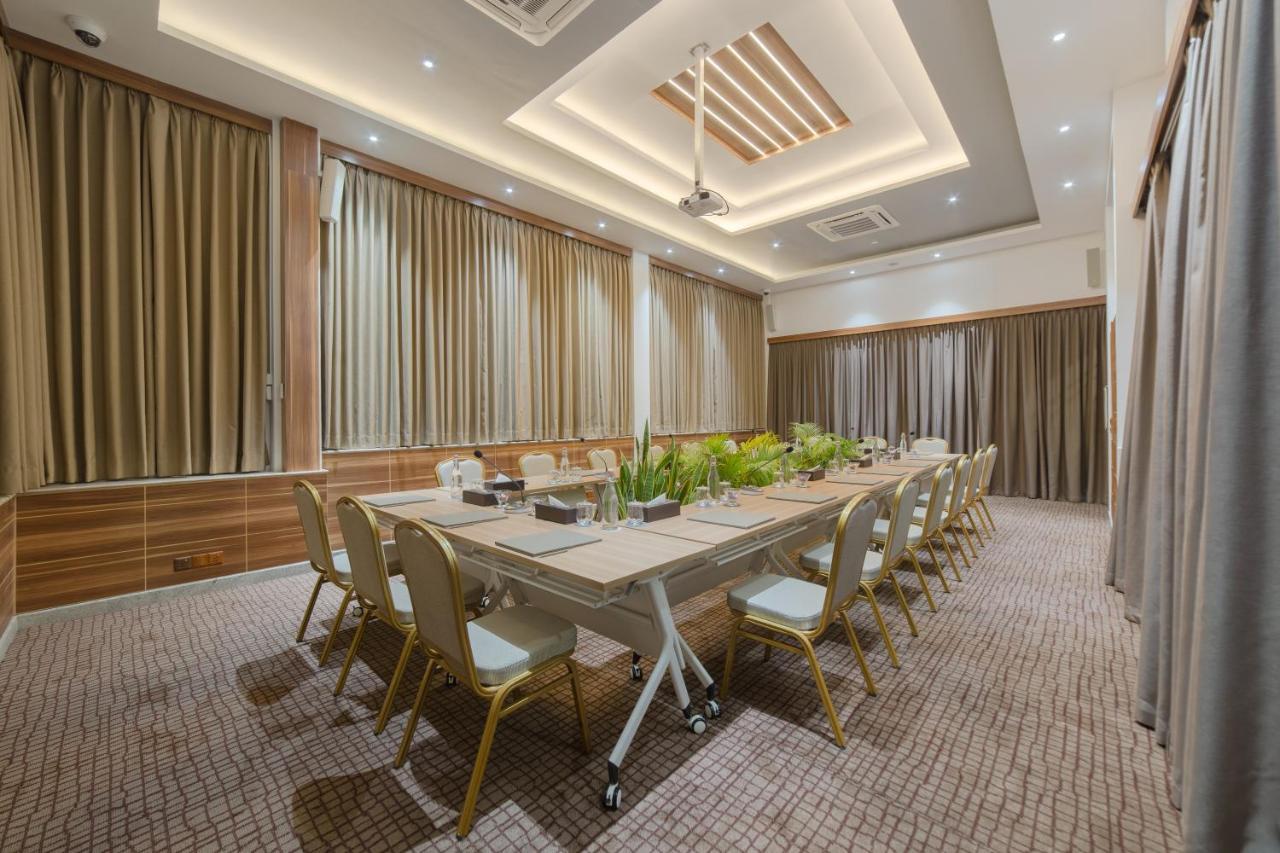 Samann Host Hotel Hulhumale Bagian luar foto