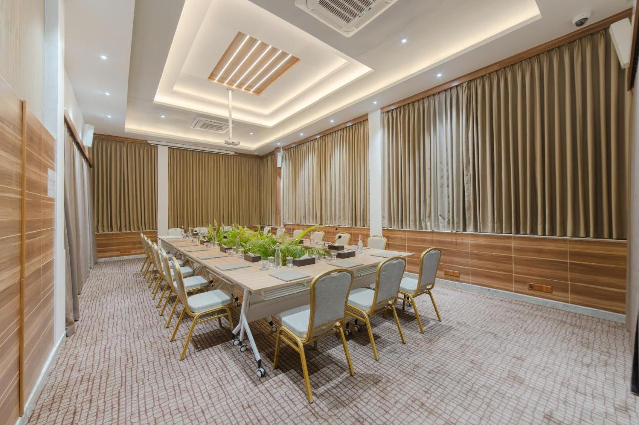 Samann Host Hotel Hulhumale Bagian luar foto