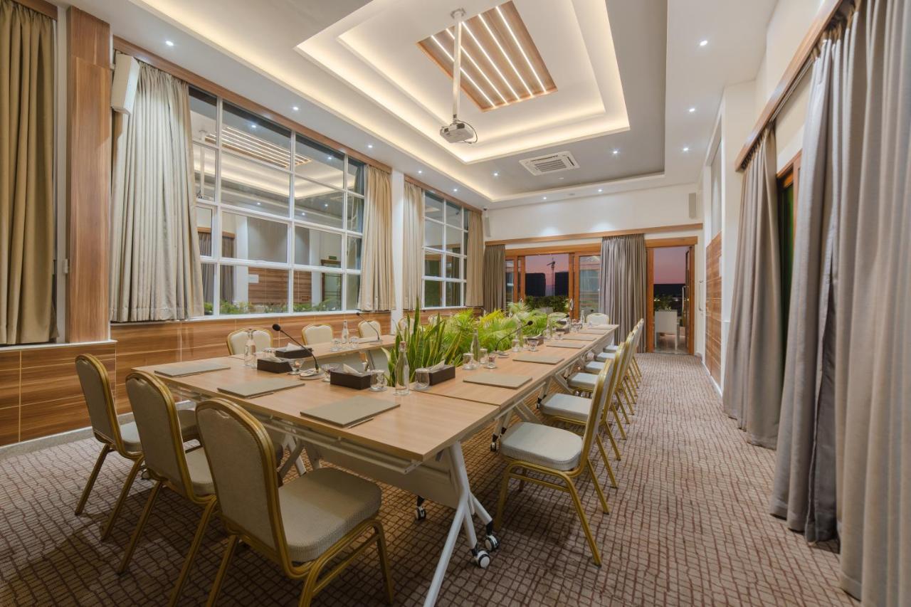 Samann Host Hotel Hulhumale Bagian luar foto